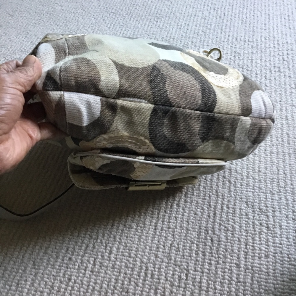 Coach Hobo Bag in Cream and Brown - Picture 11 of 16
